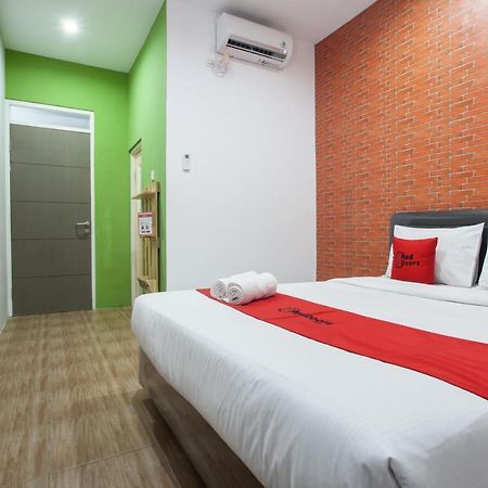 Reddoorz Plus @ Raya Sengkaling Malang Kültér fotó