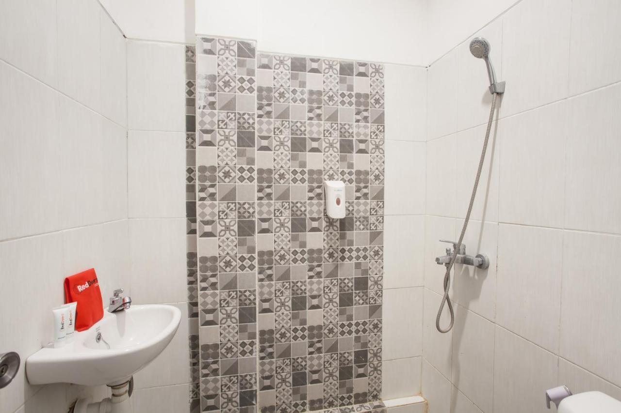 Reddoorz Plus @ Raya Sengkaling Malang Kültér fotó
