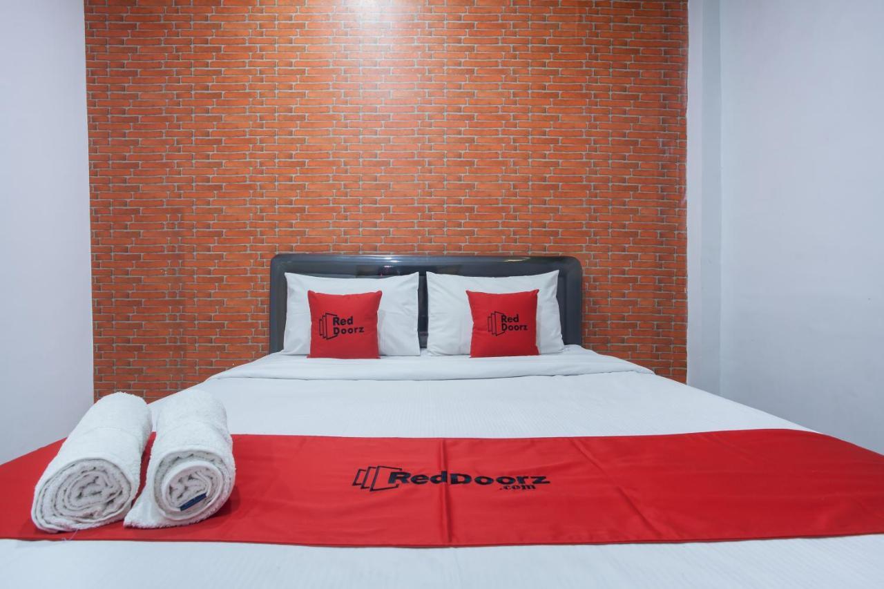 Reddoorz Plus @ Raya Sengkaling Malang Kültér fotó