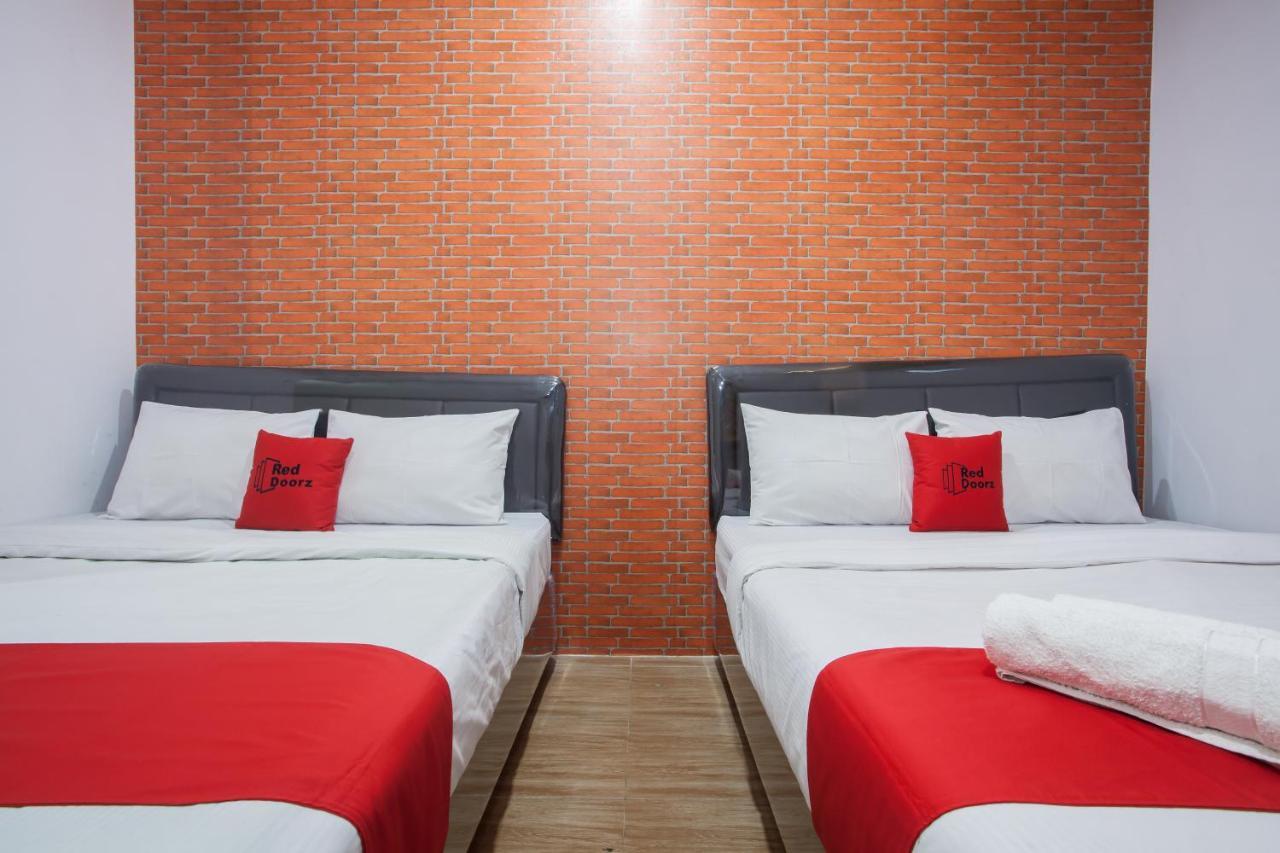 Reddoorz Plus @ Raya Sengkaling Malang Kültér fotó